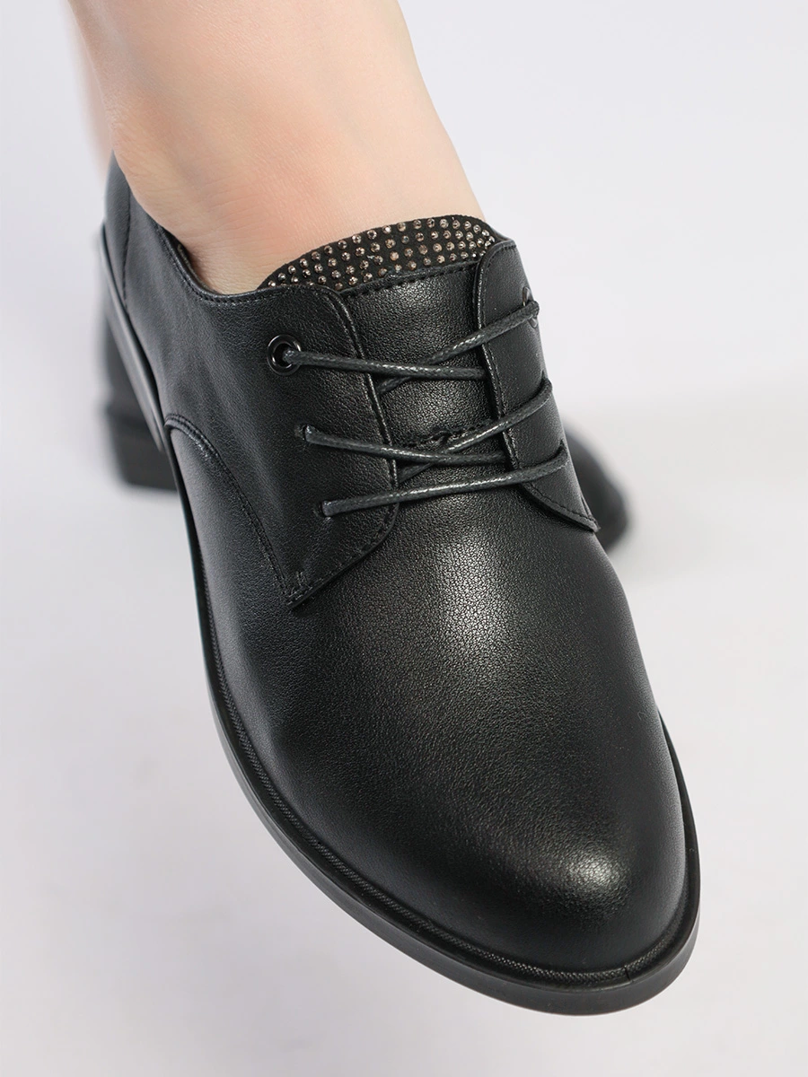 Туфли-дерби черного цвета со стразами